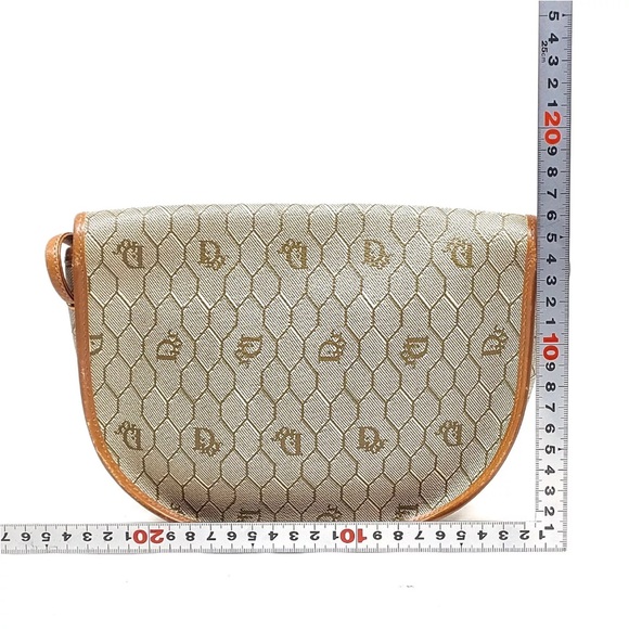 Christian Dior Beige Homeycomb Crossbody/ Shoulder Bag - Picture 3 of 10